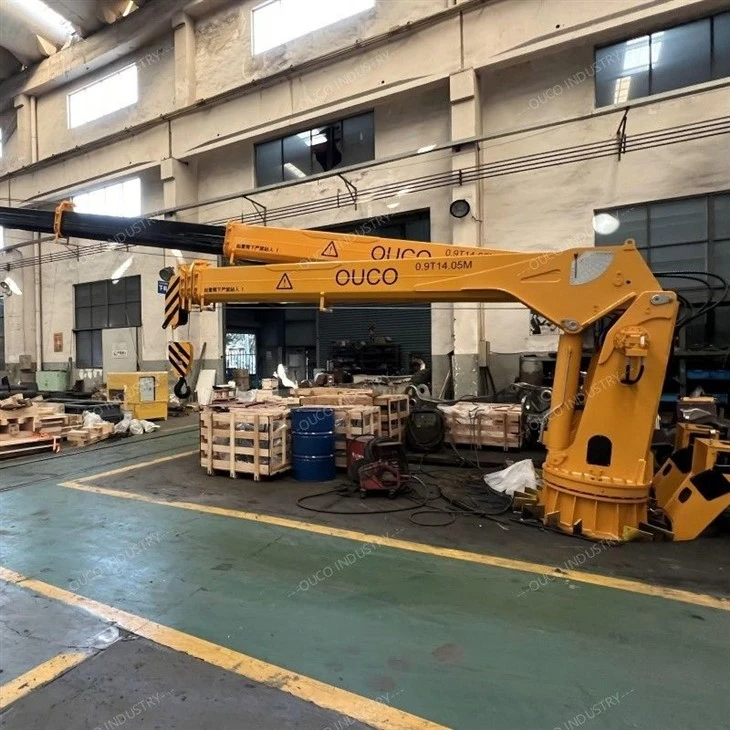 0.9T 14M Small Hydraulic Telescope Crane suppliers